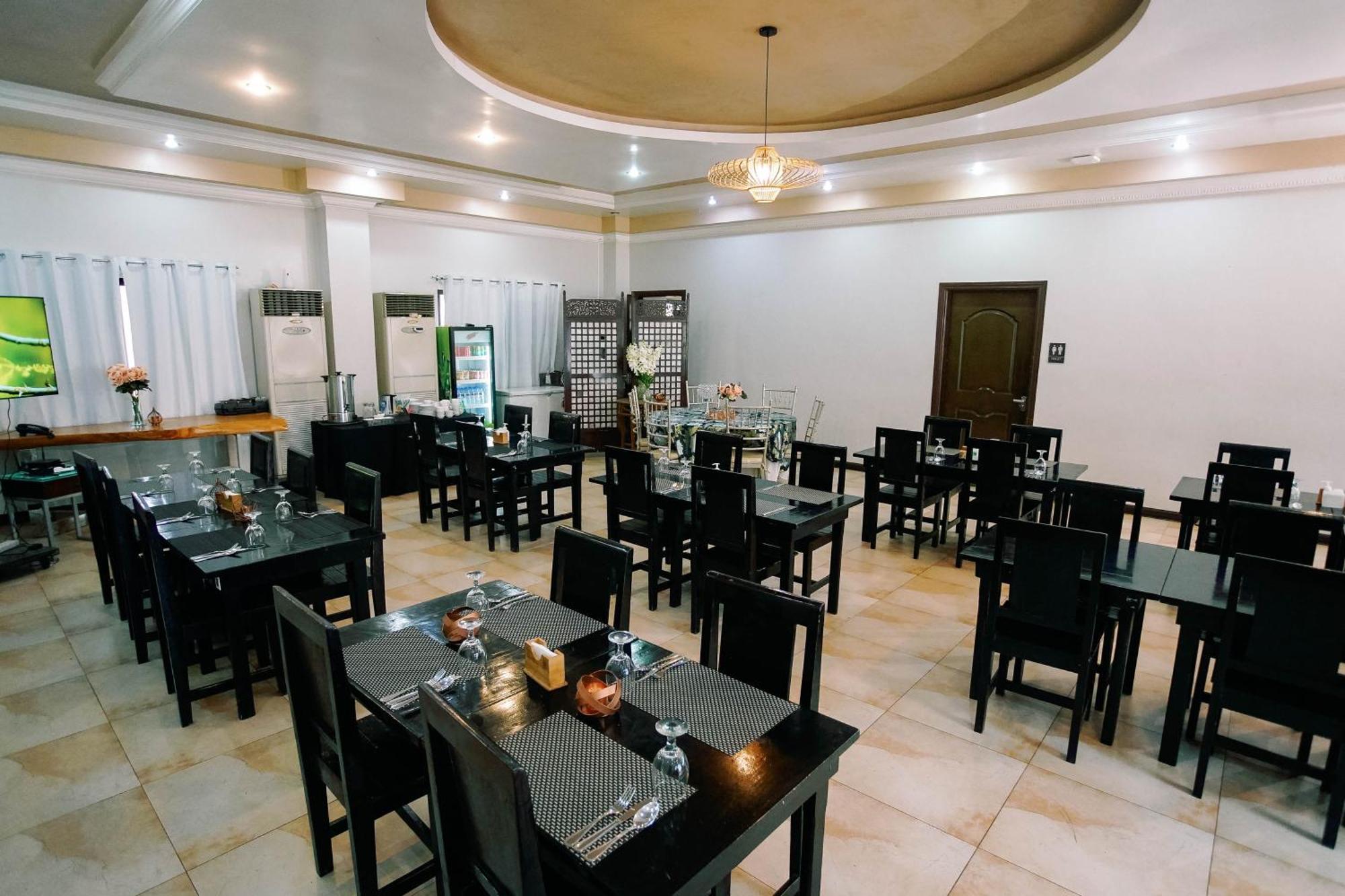 3 Peaks Resort & Boutique Hotel Lipa City Bagian luar foto