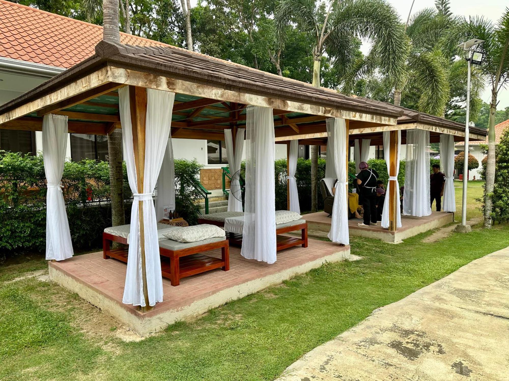 3 Peaks Resort & Boutique Hotel Lipa City Bagian luar foto