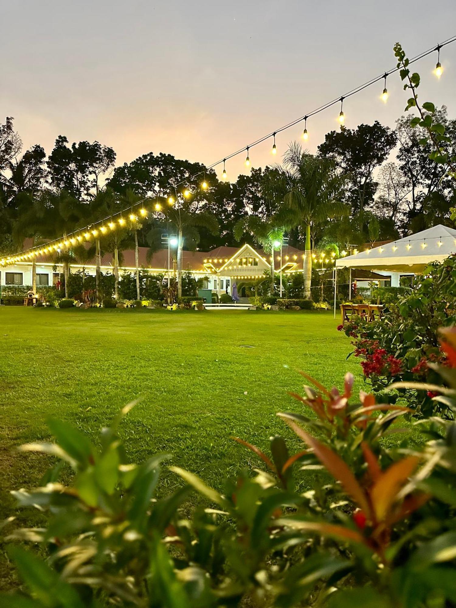 3 Peaks Resort & Boutique Hotel Lipa City Bagian luar foto