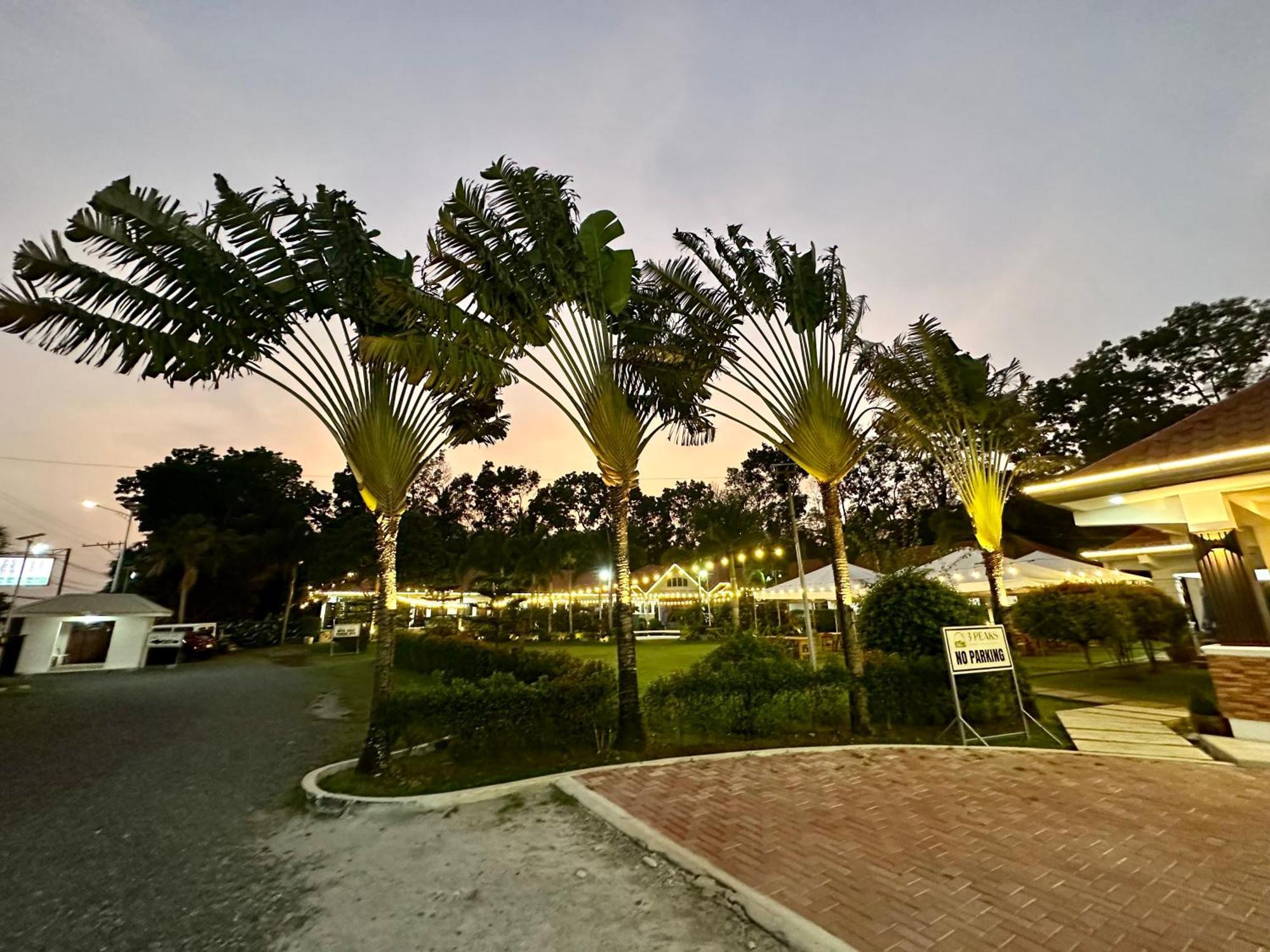 3 Peaks Resort & Boutique Hotel Lipa City Bagian luar foto