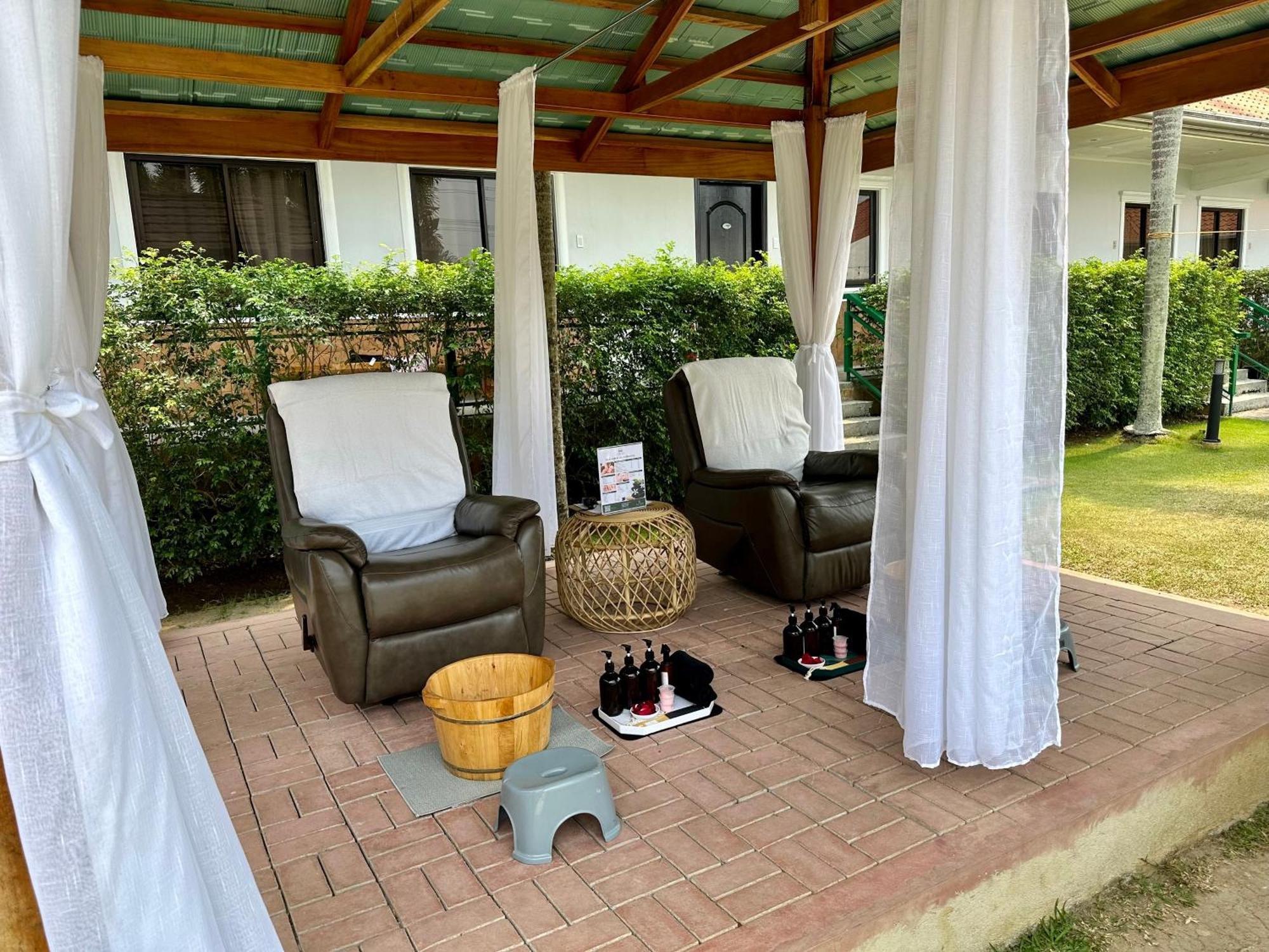 3 Peaks Resort & Boutique Hotel Lipa City Bagian luar foto